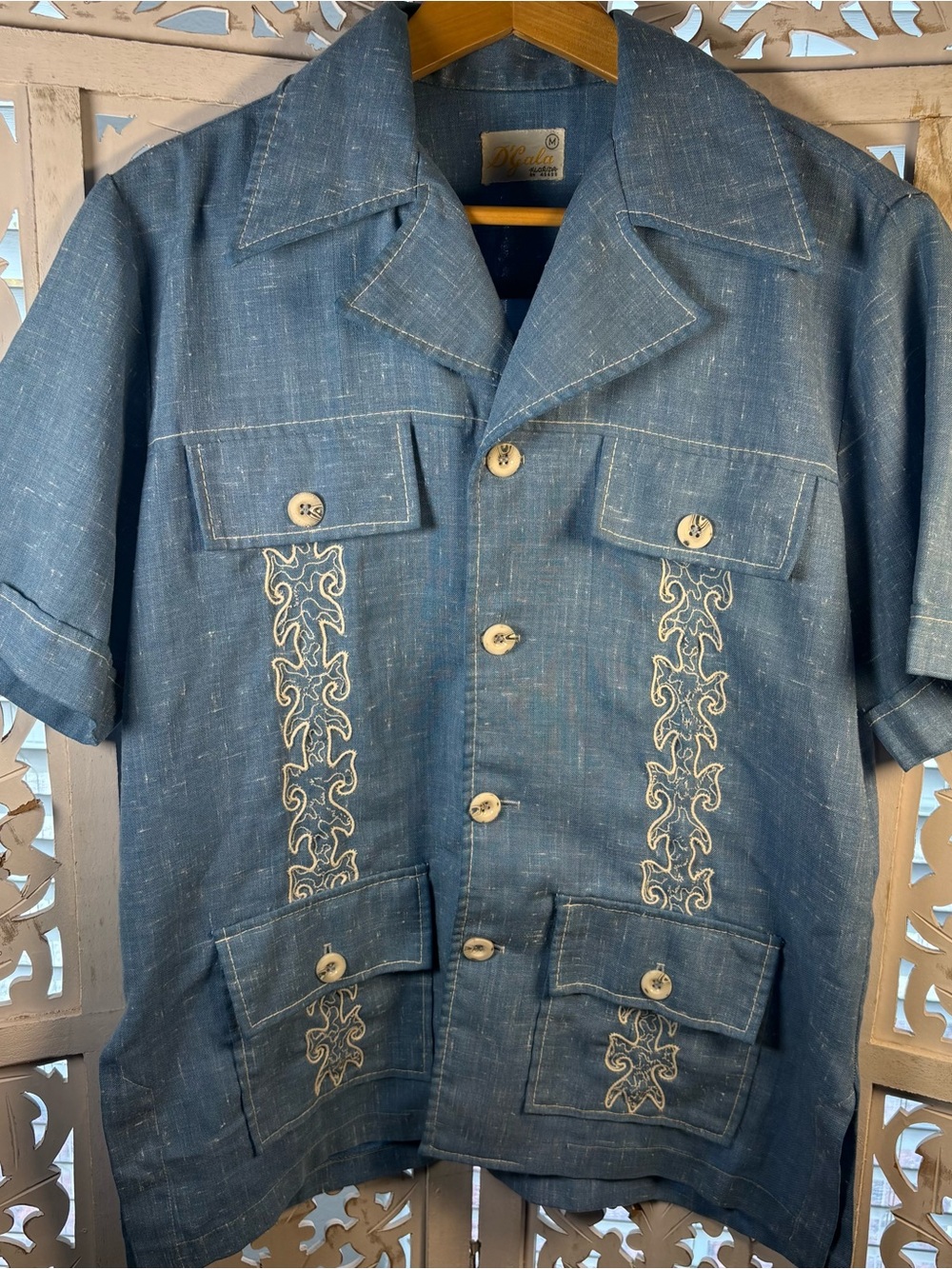 Vintage-Inspired Blue Embroidered Short-Sleeve Button-Down Shirt